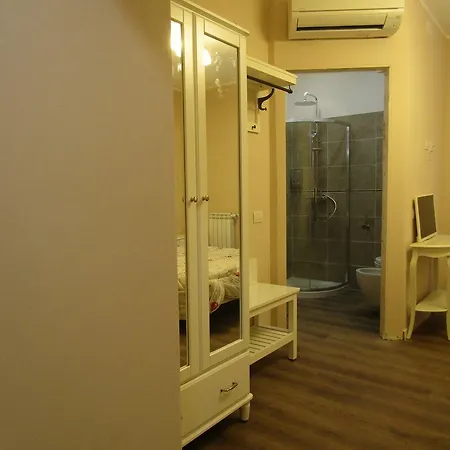 Glam Giulia Pensión 4*