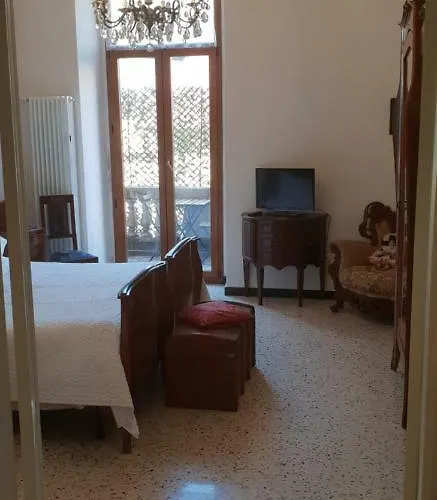 Glam Giulia La Spezia